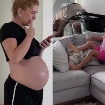 Lore Improta brinca com barrigão ao colocar a filha no sofá