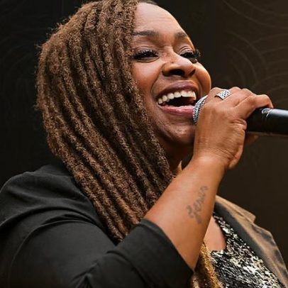 Superei 10 anos de crack e uso pagode gospel para ajudar dependentes