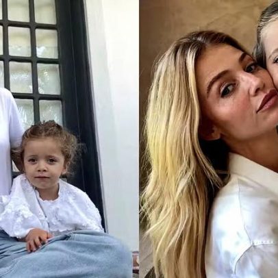 Aurora, filha de Pedro Scooby e Cintia Dicker, posa ao lado da mãe