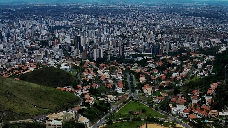 Atrás de Belo Horizonte aparecem Manaus, com 49% das famílias inadimplentes, Fortaleza, com 48%, além de Goiânia e Distrito Federal, ambos com 42%. (Marina Campos Vinhal/Wikimedia Commons)