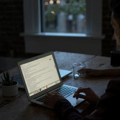 Testamos 6 apps para humanizar textos de IA e indicamos o melhor