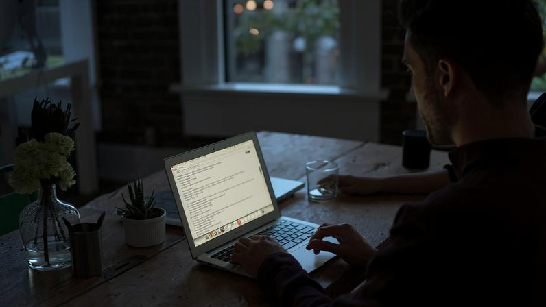 Ferramentas de IA prometem deixar textos mais humanos; teste comparou apps que tentam tirar a “cara de robô” da escrita — Foto: Bench Accounting/Unsplash