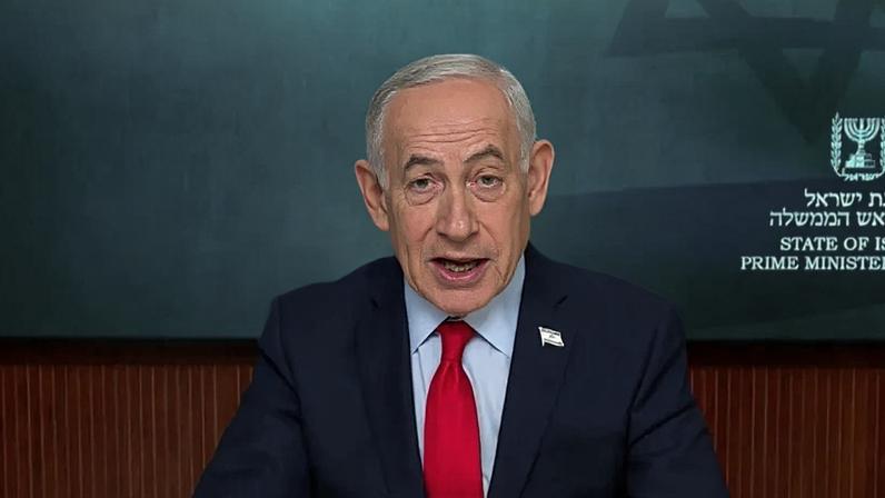 Na imagem, o primeiro-ministro Benjamin Netanyahu; governo israelense afirma que o artigo se trata uma das "mentiras mais horríveis e distorcidas já publicadas contra o Estado de Israel na imprensa moderna".