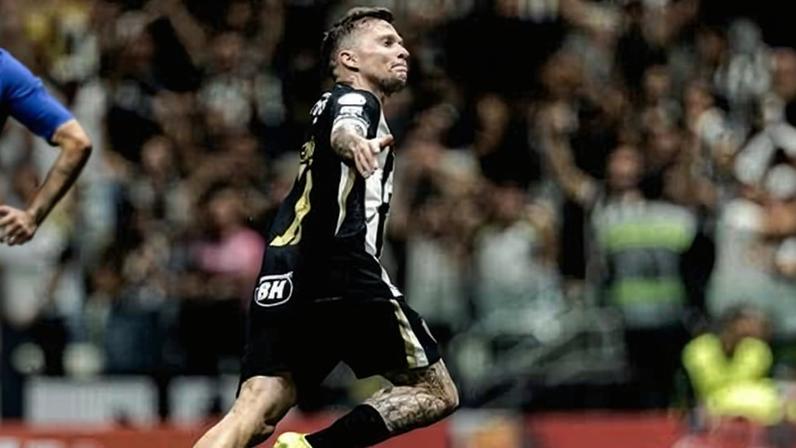 Bernard após marcar gol pelo Atlético-MG na Copa Sul-Americana