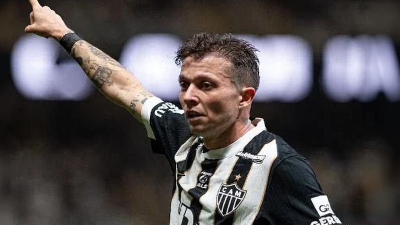 Bernard em ação pelo Atlético-MG contra o Cienciano na Sul-Americana