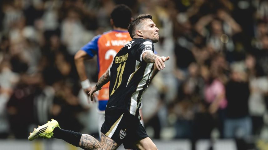 Bernard comemora sua vitória na Arena MRV