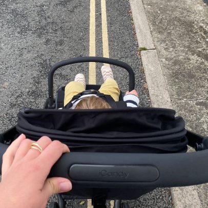 15 melhores carrinhos leves para viagem, testados por autora de parenting