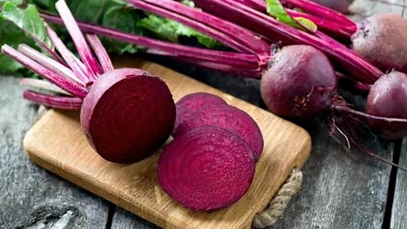 A beterraba é um vegetal com diversos nutrientes e propriedades antioxidantes e anti-inflamatórias