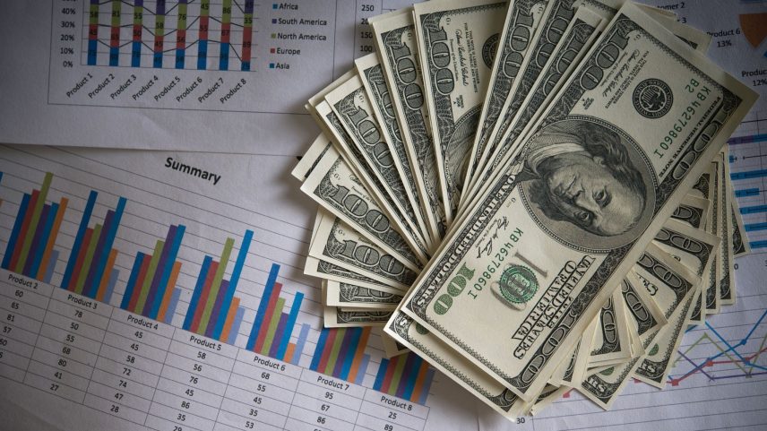 Dólar opera em baixa — Foto: Freepik