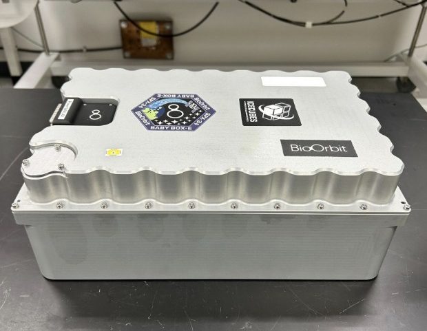 BioOrbit enviou à Estação Espacial Internacional uma caixa de alta tecnologia para cultivar cristais ultrapuros de proteínas — Foto: Reprodução/LinkedIn BioOrbit