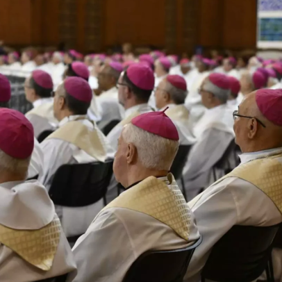 Vaticano ameaça excomunhão a bispos ordenados sem aval do papa
