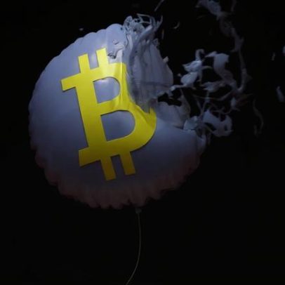 Bitcoin recua diante de tensões geopolíticas e fuga de capitais dos ETFs