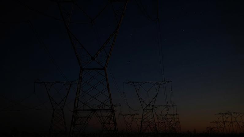 Linha de transmissão de energia