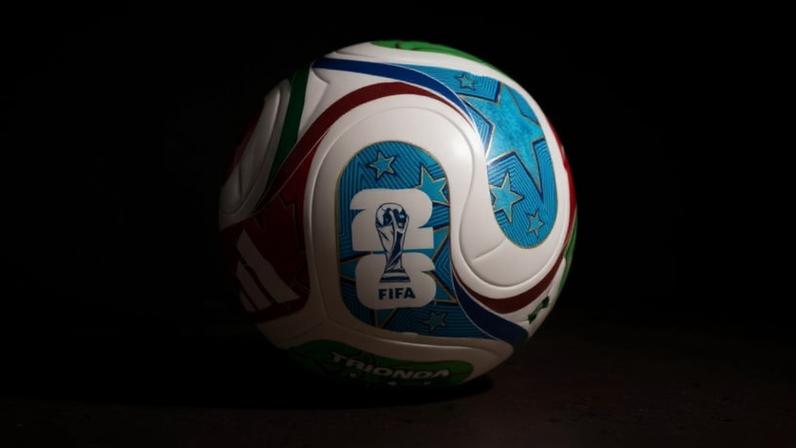 Na Copa do Mundo, a bola é o equipamento mais importante do maior torneio do esporte mais popular do mundo