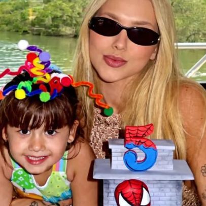 Bolo do Homem-Aranha é destaque no aniversário de Maria Alice