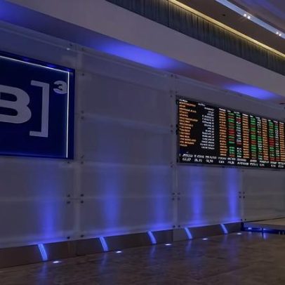 Rendimentos de dólar, bolsa e poupança em abril e no acumulado do ano