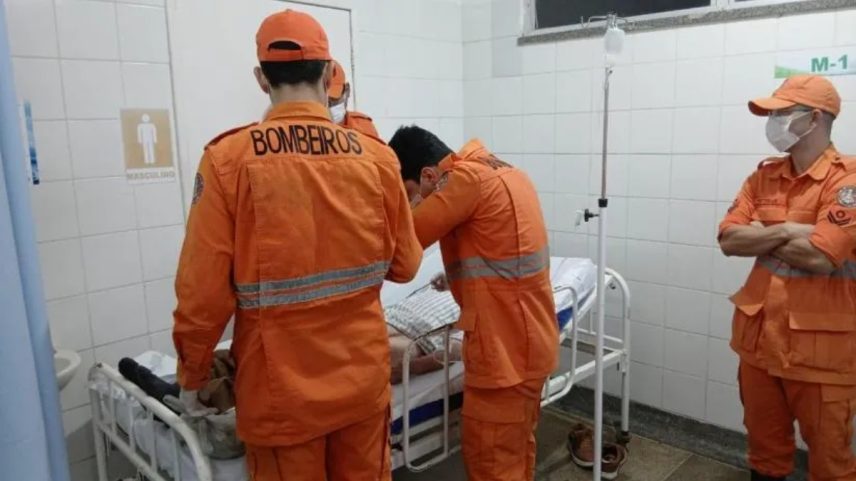 Imagem colorida mostra bombeiros - Metrópoles