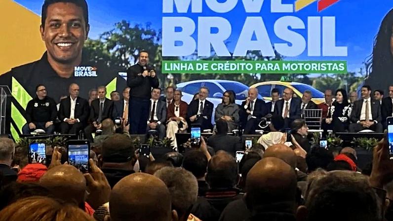 Boulos critica medidas de Tarcísio para motofretistas