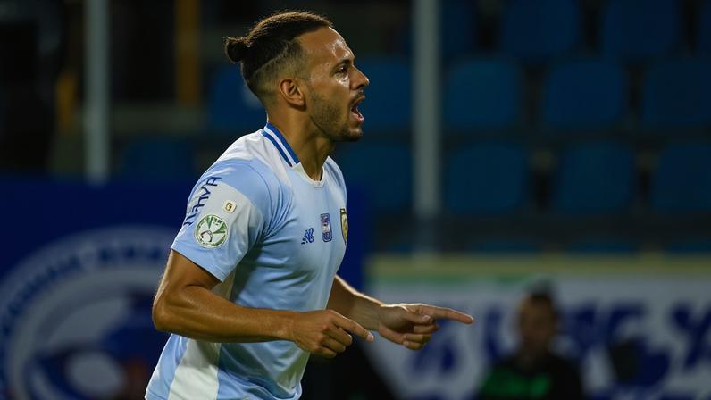 Braithwaite celebra gol do Grêmio sobre o Confiança em jogo da Copa do Brasil