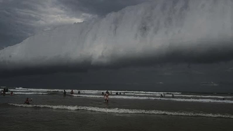 A Defesa Civil do Estado de São Paulo classificou o fenômeno como frente de rajada, associada à passagem de uma tempestade