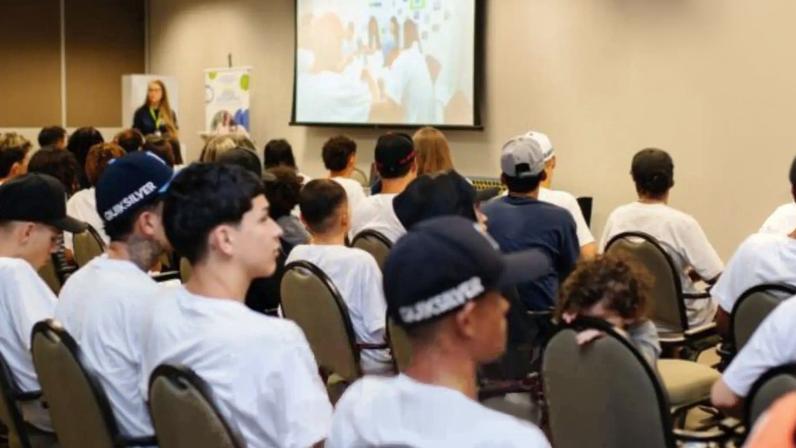 Jovens participam de atividade do POD Socioeducativo, política pública consolidada no Rio Grande do Sul que registra 92% de não reincidência. (Foto: Kimberly Fotografias/Divulgação Ciee-RS)