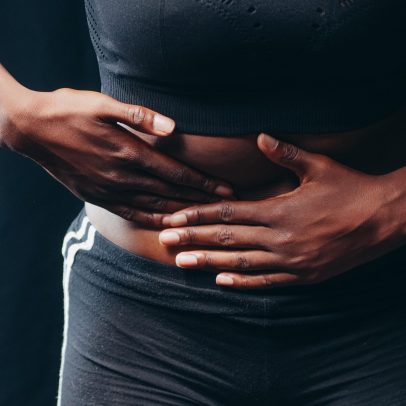 Quatro em cada dez meninas no Brasil faltam às aulas por cólicas menstruais