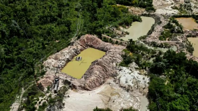Imagem de um garimpo ilegal na Amazônia