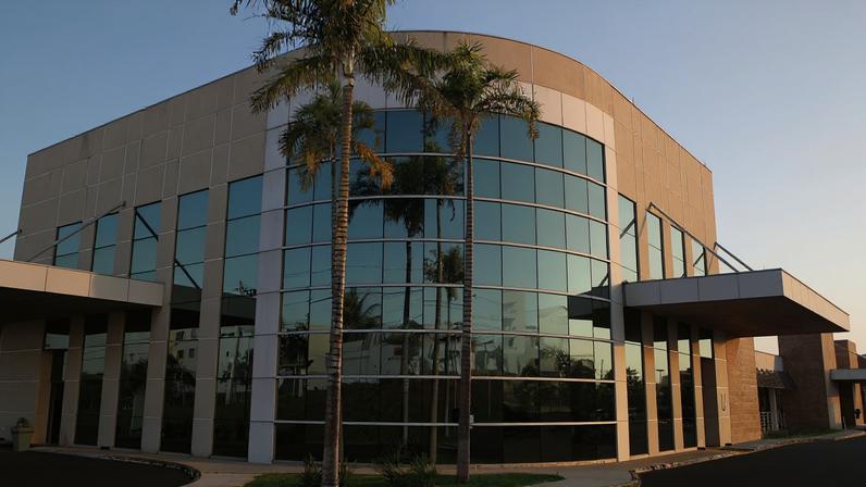 Fachada do Hospital e Maternidade Municipal Dr. Odelmo Leão Carneiro, em Uberlândia