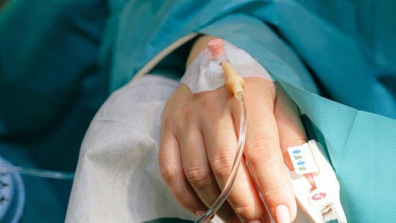 Mulher acorda de coma dois dias antes do casamento após três meses