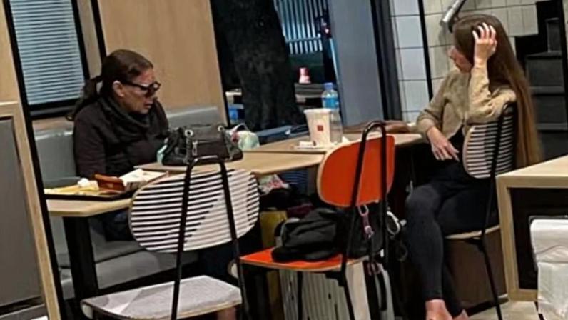 Susane e Bruna 'moraram' em unidade do McDonald's por cerca de 7 meses