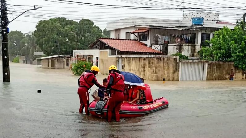 Mais de 400 pessoas foram socorridas; estado segue em alerta para alagamentos