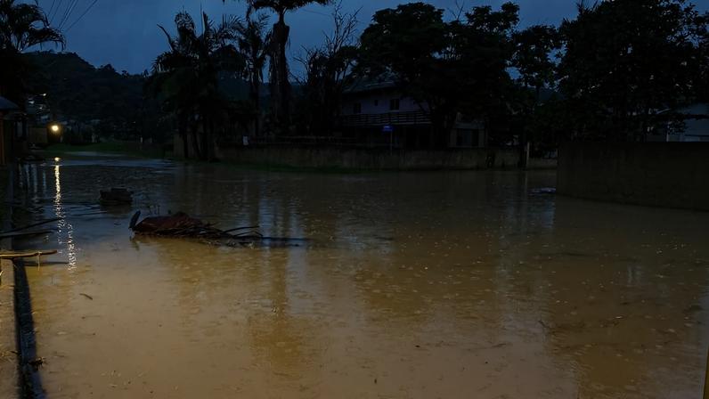 Santa Catarina sofreu impactos do El Niño em maio de 2024, quando mais de 900 pessoas precisaram deixar suas casas devido às chuvas intensas