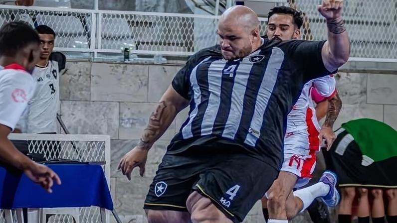 Brenão, pivô do futsal do Botafogo