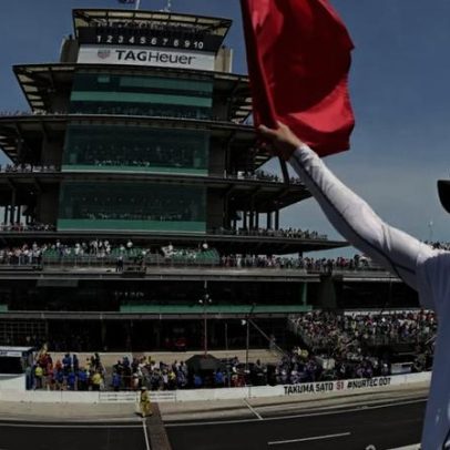 Indy 500 interrompida por bandeira vermelha durante a corrida