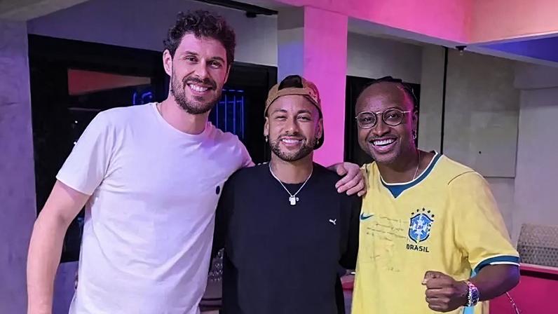 Bruninho posa ao lado de Neymar e Thiaguinho após convocação (Foto: Reprodução/ Instagram)