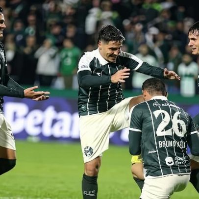Coritiba vence Bahia de virada e afunda time de Rogério Ceni