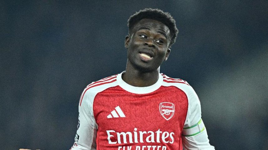Bukayo Saka comemora gol marcado pelo Arsenal