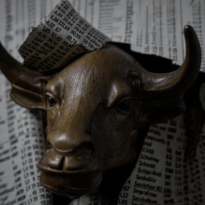 Ibovespa abre em queda diante de cenário de guerra