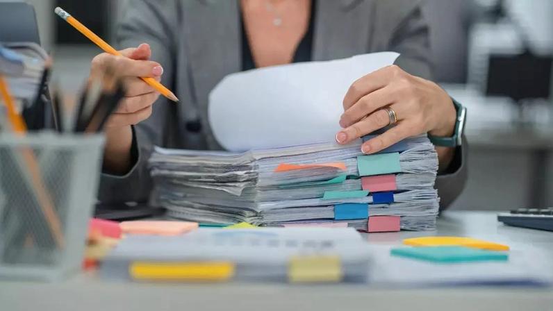 Riscos psicossociais são uma série de fatores, que vão desde a assédio no ambiente de trabalho, excesso de tarefas, etc