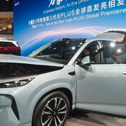 Venda de carros na China cai devido à demanda interna fraca