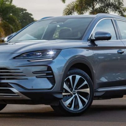 SUVs médios mais vendidos em abril: BYD Song dispara, Corolla Cross recua