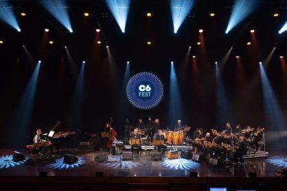 Apresentação da Orquestra Ouro Negro durante o C6 Fest de 2023