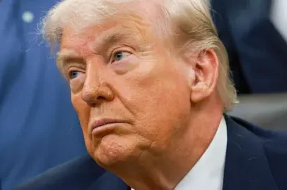 Funcionário da aviação EUA usa computador de trabalho para ameaçar Trump