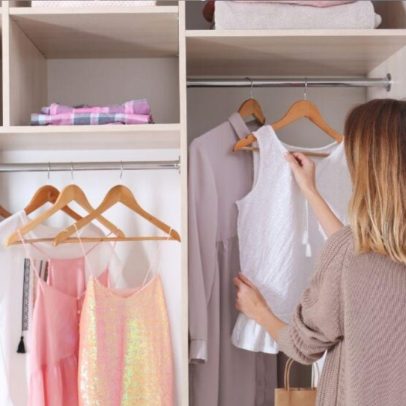 Truque para eliminar odor de mofo no armário