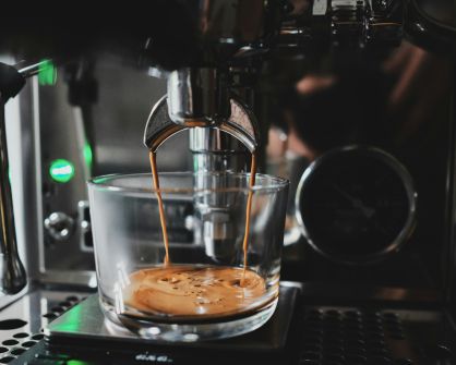 Entre a pressa e o ritual, o consumo do café continua cotidiano
