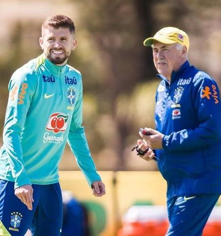 Caio Henrique e Carlo Ancelotti durante treino da seleção brasileira