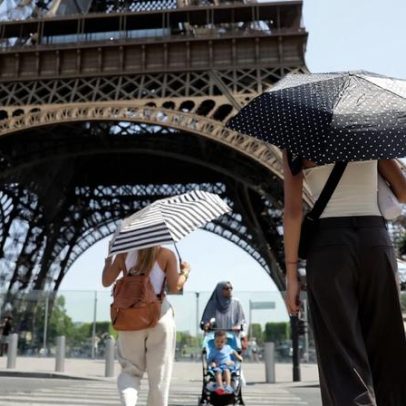 Parte da escada original da Torre Eiffel é leiloada por R$ 2,6 milhões