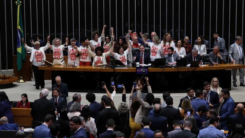Câmara aprova PEC que acaba com a escala 6"1, reduz a jornada para 40h e prevê dois dias de folga por semana. (Foto: Bruno Spada/Câmara dos Deputados)