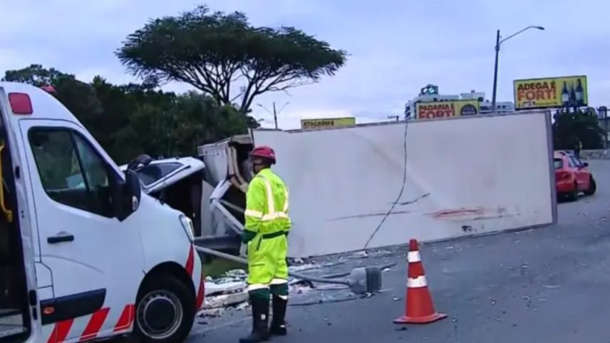 Imagem colorida,Motorista perdeu controle e bateu na BR-282- Metrópoles