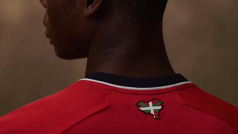 Mapa de Euskal Herria na parte de trás da camisa do Athletic Bilbao